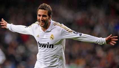 开云直播中心：恩里克盛赞登贝莱梦幻进球，电子游戏般的弧线改写比赛走向，赛季最佳时刻诞生